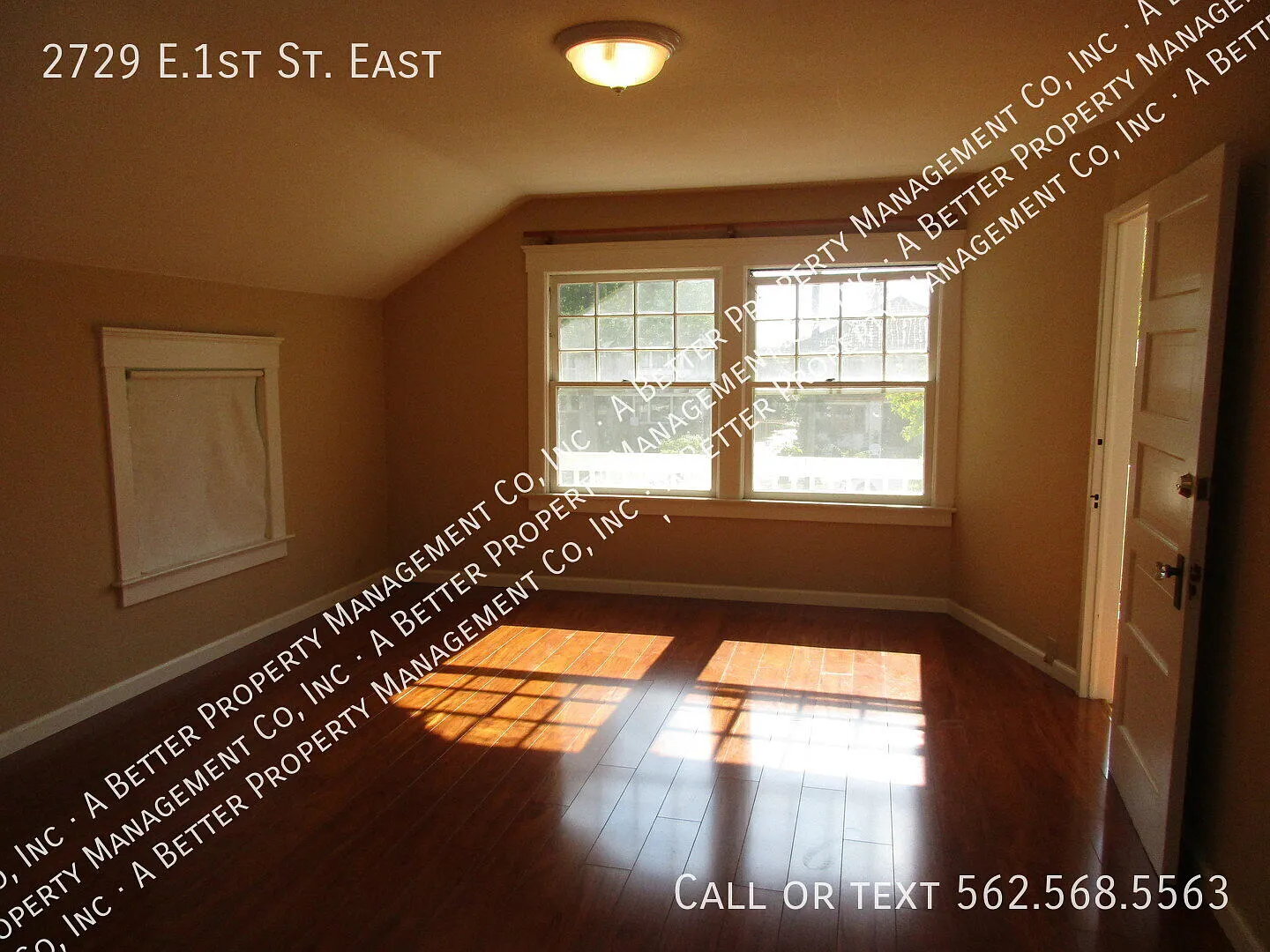 Upper Remodeled Unit W/Granite, Hardwood, Balcony & Garage! Onsite Laundry & Shared Yard. — Photo 3