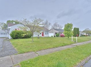 2015 Cloverdale Rd, Bethlehem, PA 18018