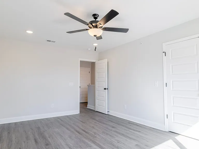 1054 Serenity Ln — Photo 12