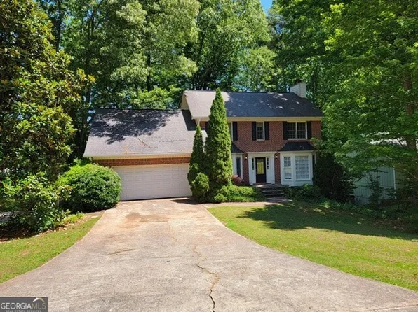 8541 Birch Hollow Dr, Roswell, GA 30076