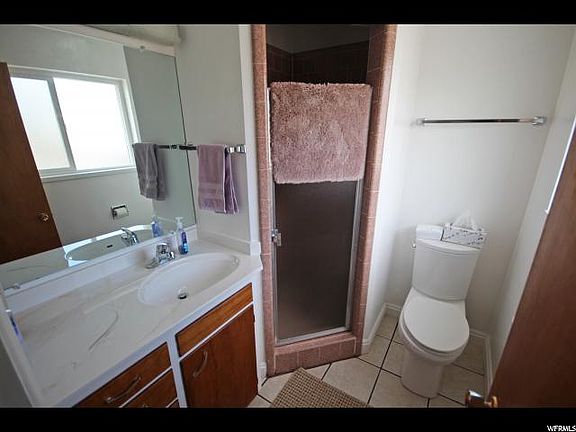 5th image of 126 S 400 E