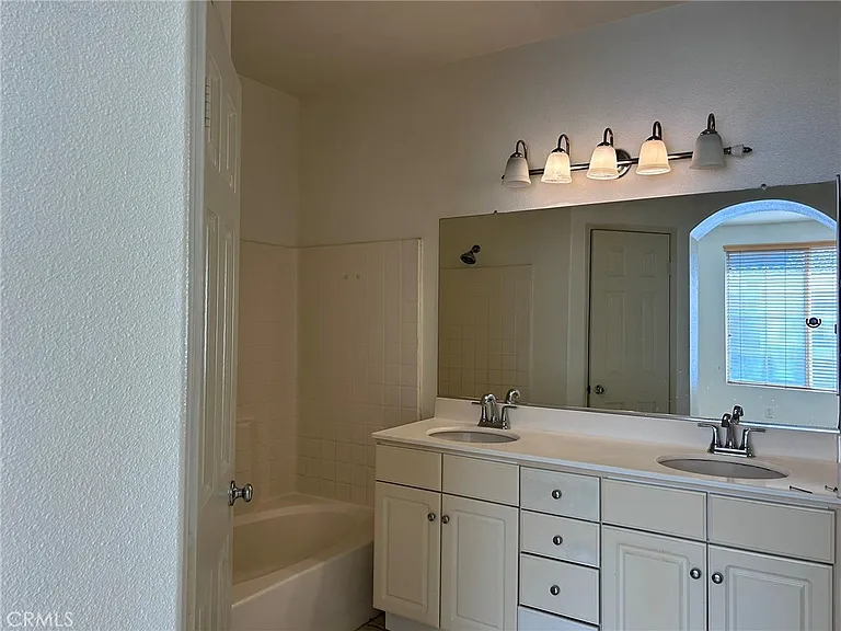 3506 Orangewood — Photo 11