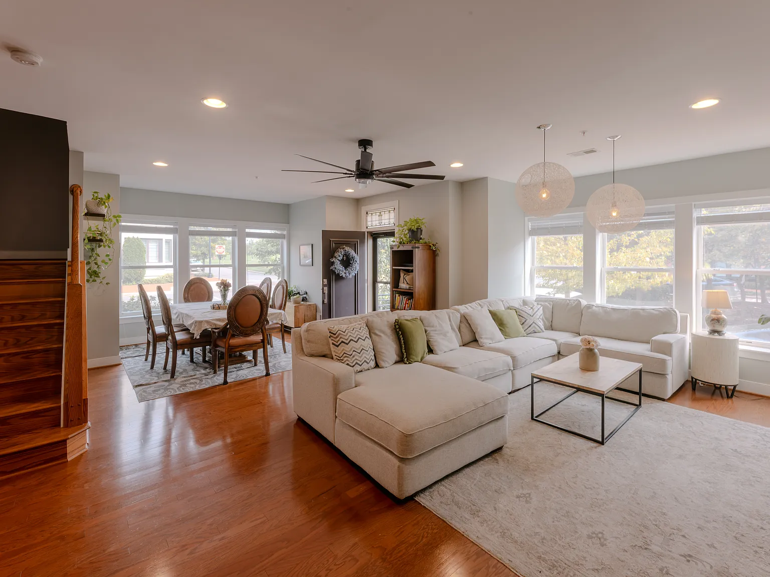 3 bed, 2.5 bath, 2051 sqft, $4,850 — Photo 2