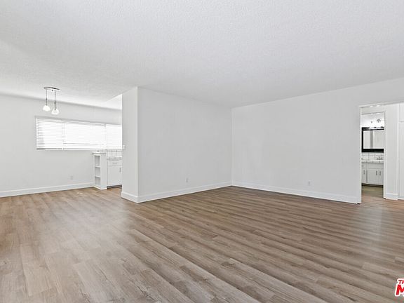 5th image of 3625 Mentone Ave
