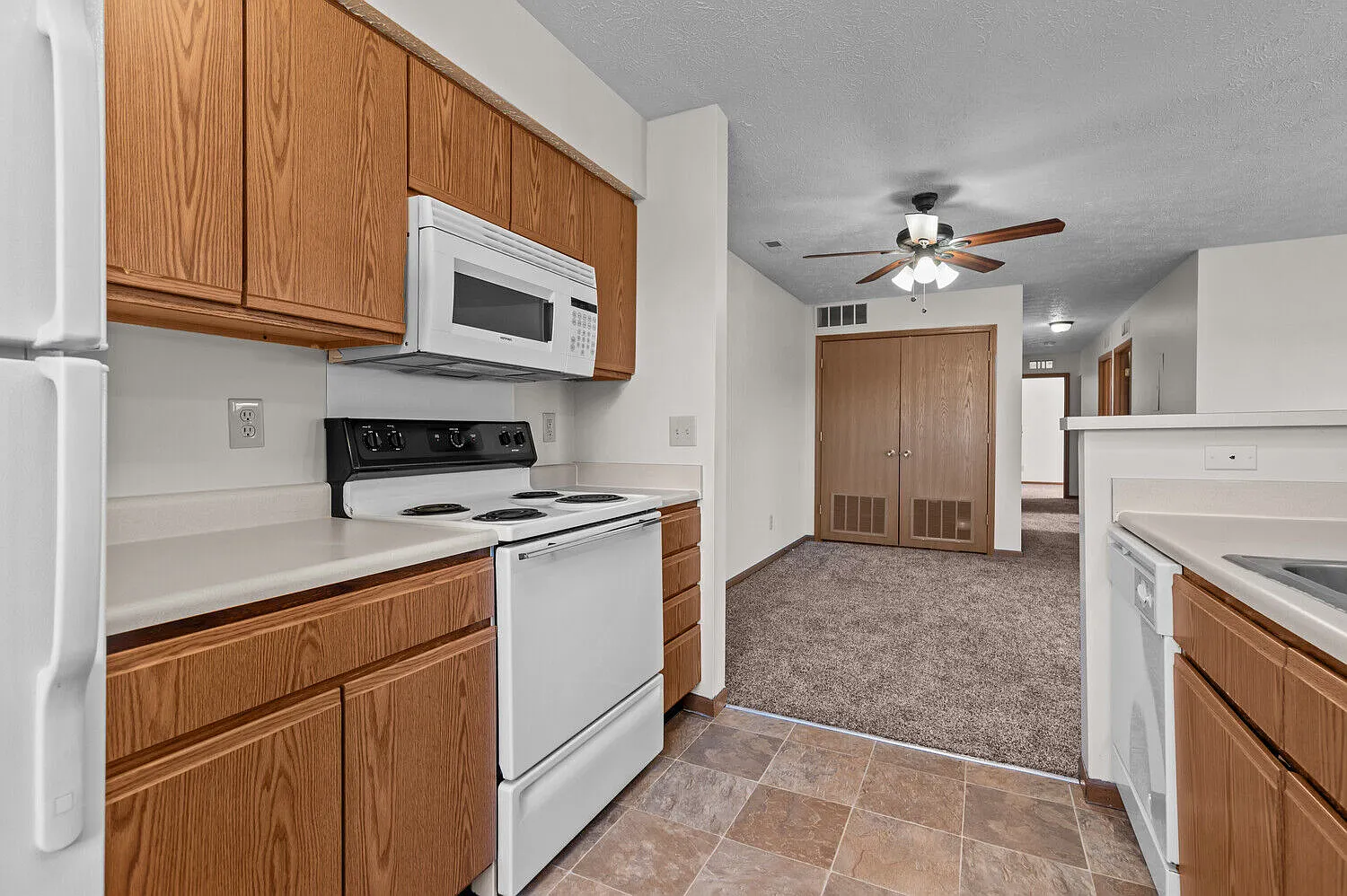 Brookstone Place Apartments — Photo 1