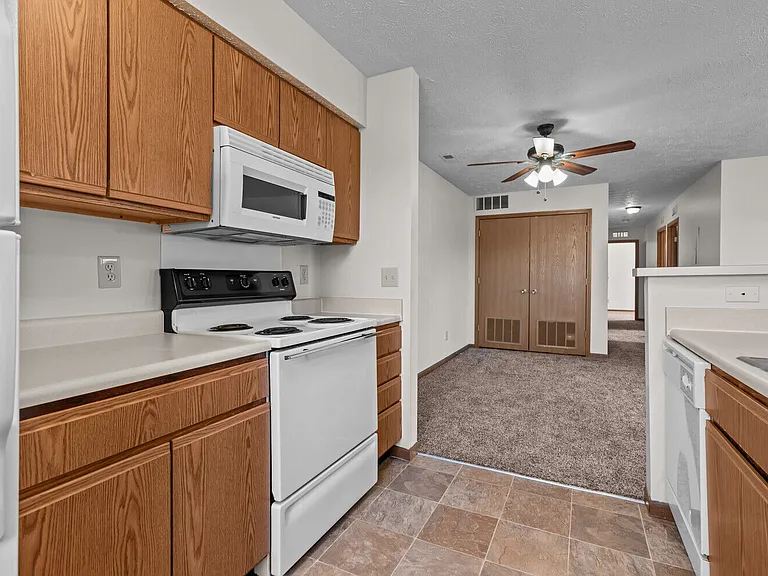 Brookstone Place Apartments — Photo 1