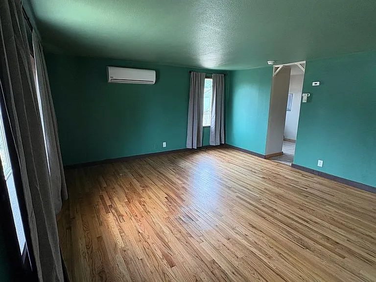 36 NE #D — Photo 2