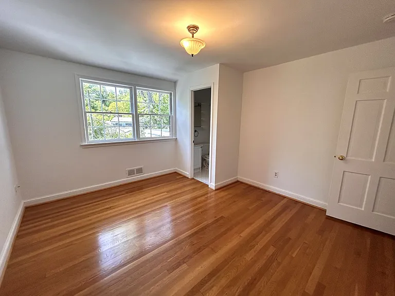 5100 Upton St NW — Photo 32
