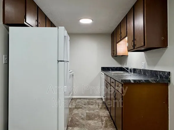 2338 Lynn St #10, Lincoln, NE 68503