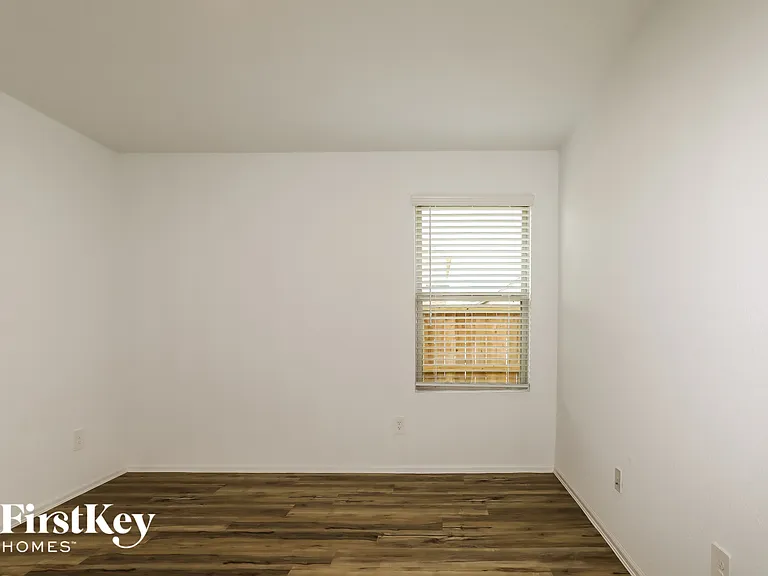 18467 Cobalt Cove Ln — Photo 9