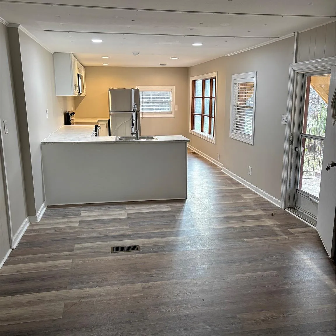 3 bed, 2.0 bath, 1500 sqft, $1,800 — Photo 4