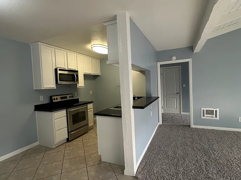 1345 Cabrillo Park Dr #P4 — Photo 2