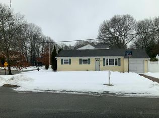 34 5th St, Holbrook, NY