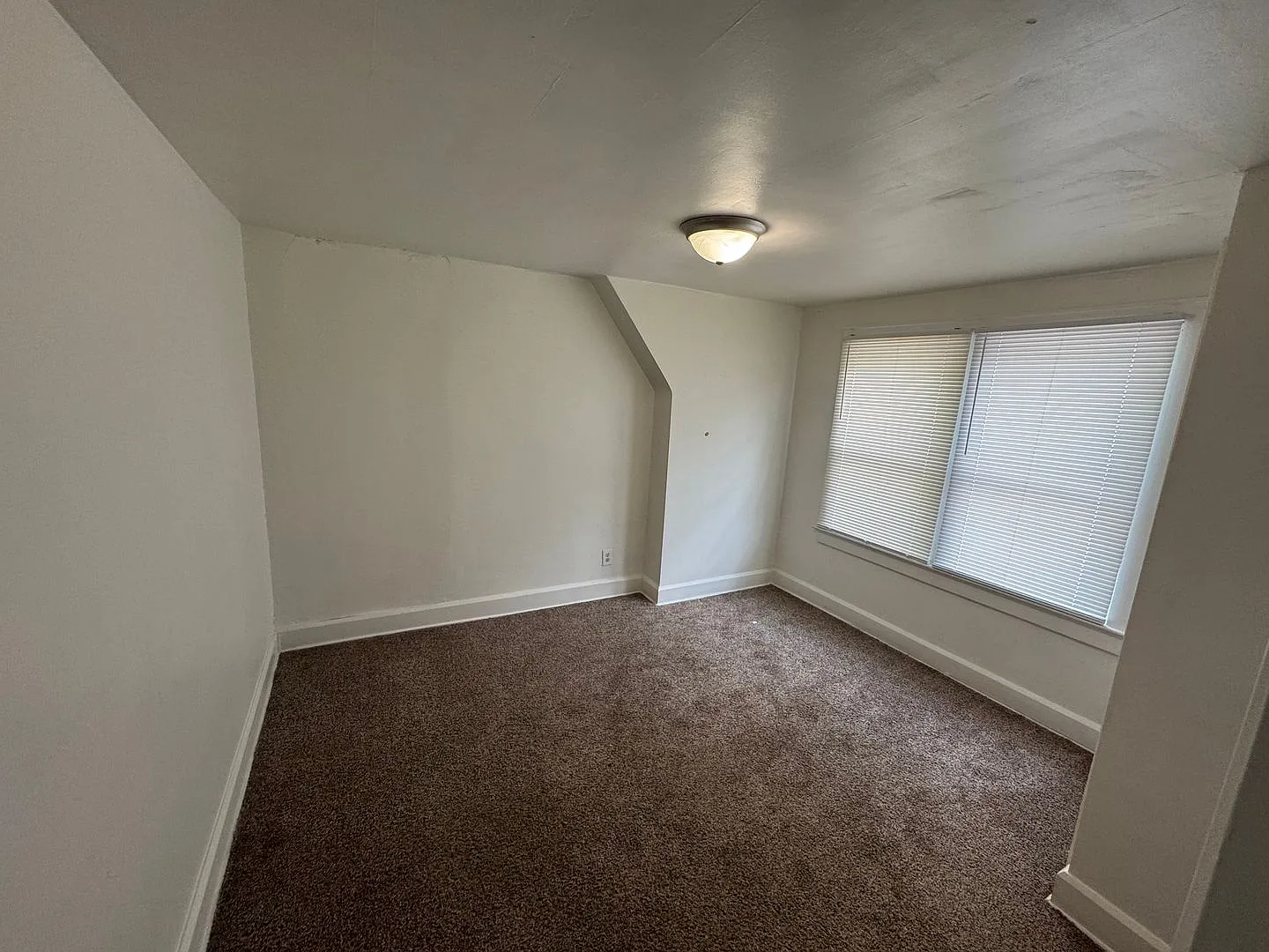 663 Eastmoor Blvd — Photo 2