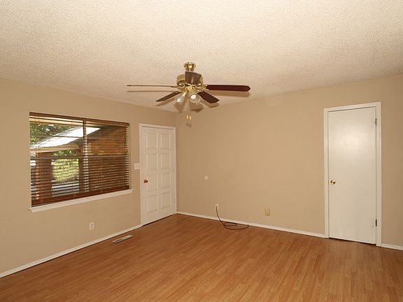 5th image of 630 S Maple St