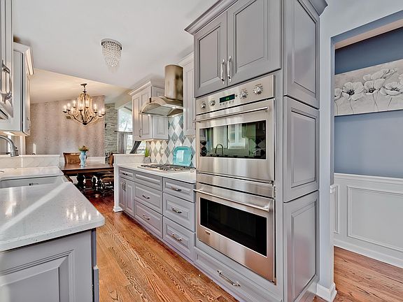 3rd image of 9538 Kildare Ave