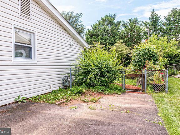 5th image of 12822 Point Pleasant Dr