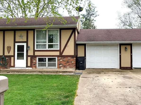 1436 E Spruce St, Canton, IL 61520