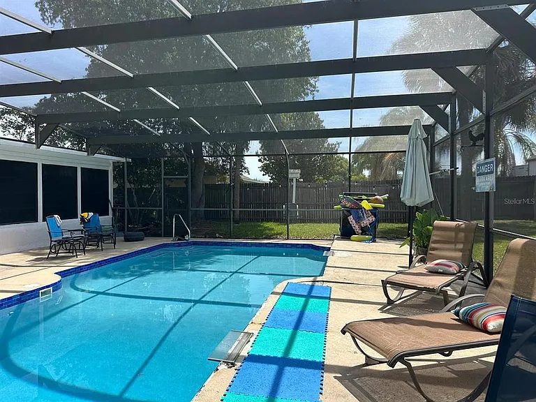 818 Mendoza Dr — Photo 10