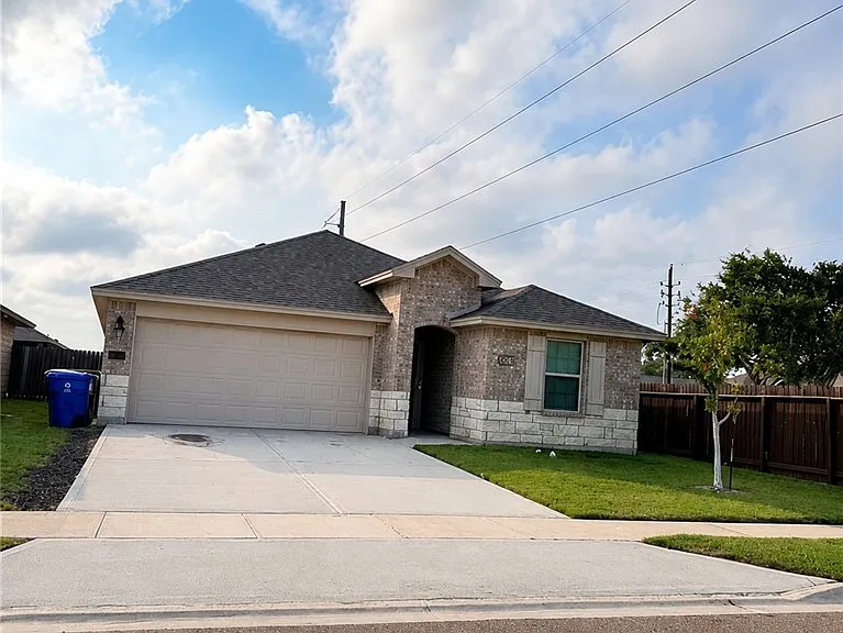 2301 Sky Crest Dr — Photo 1