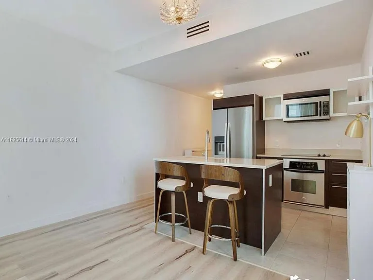 1900 N Bayshore Dr #2403 — Photo 2