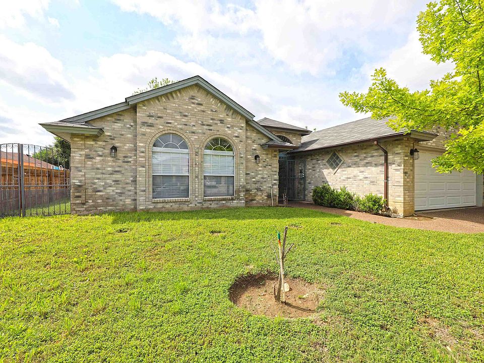 1st image of 1817 Woodland Dr