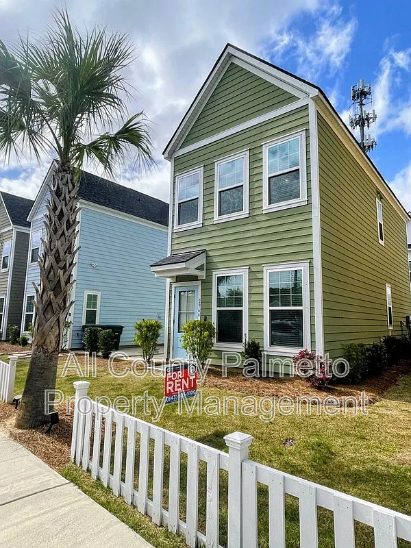 3 bed, 2.0 bath, 1140 sqft, $2,395 — Photo 2