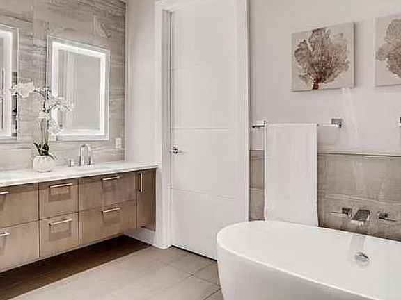5th image of 1020 15th St APT 21E