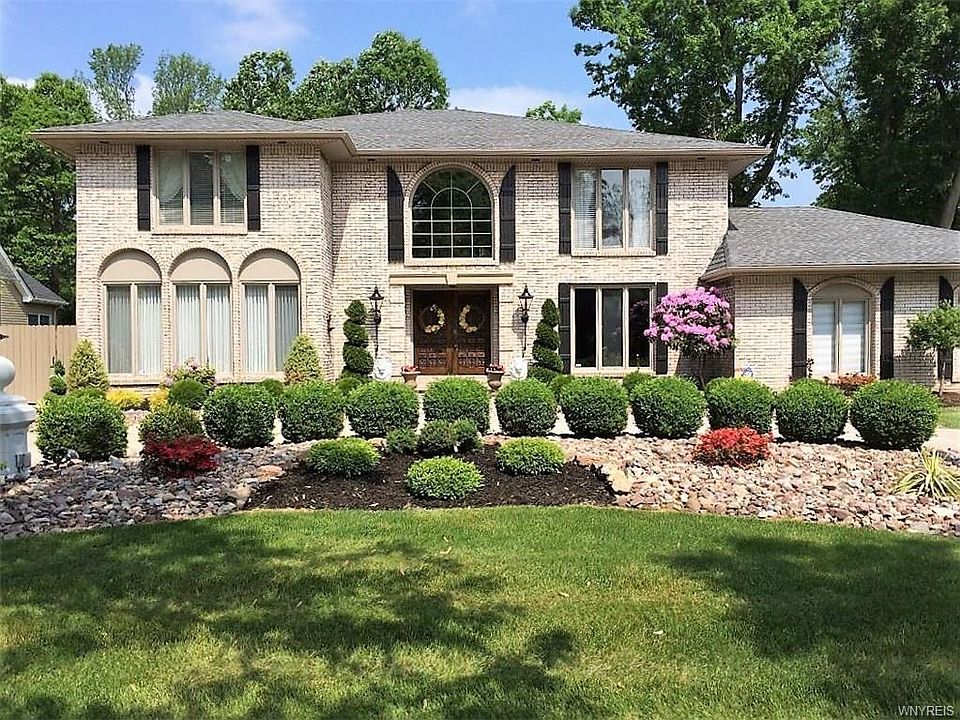 1st image of 125 Crestwood Ln