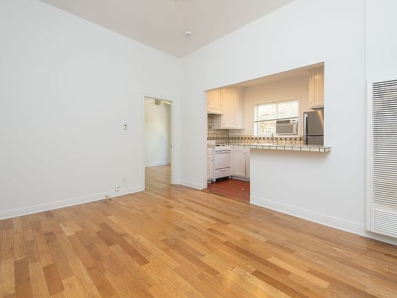 5th image of 526 N Alta Vista Blvd #9
