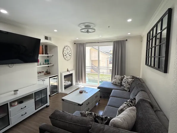 1360 Shady Ln APT 522, Turlock, CA 95382