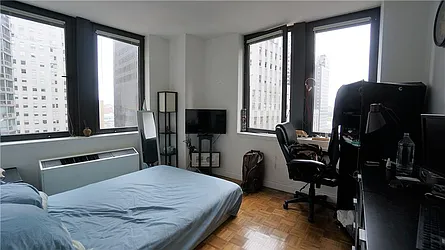 Rented by R New York