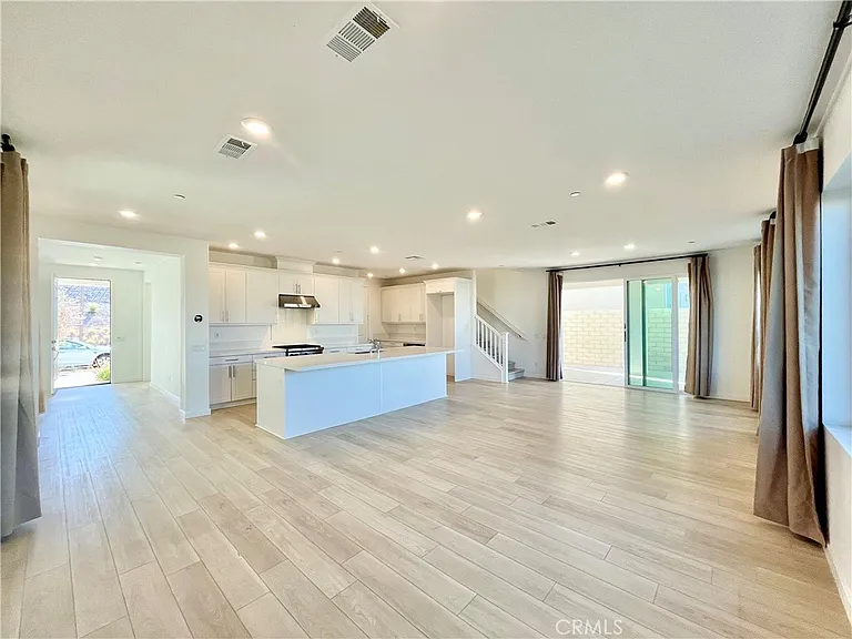 27812 Marquee Dr — Photo 3