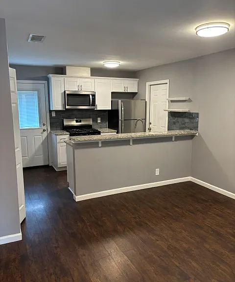 8000 Pinedale Cv #B — Photo 3