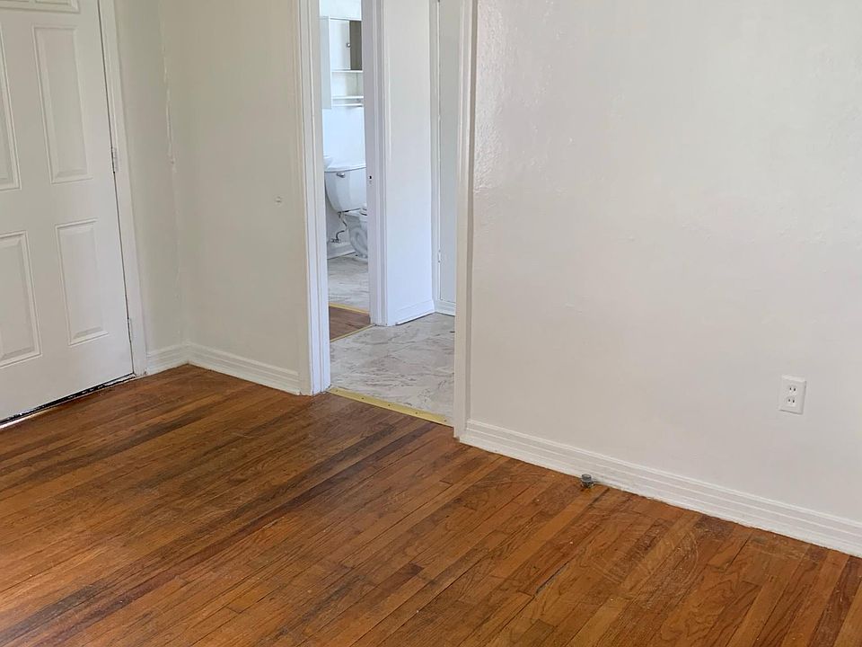 2nd image of 940 Bradshaw Ter APT C