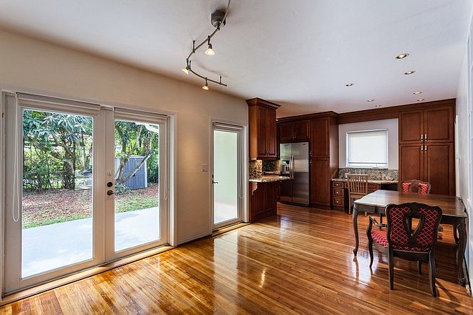2nd image of 408 Amalfi Ave