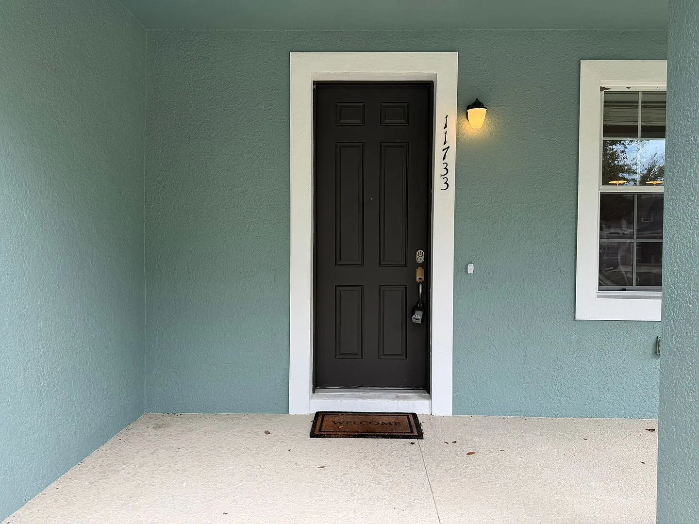 Great townhouse - available now! — Photo 2