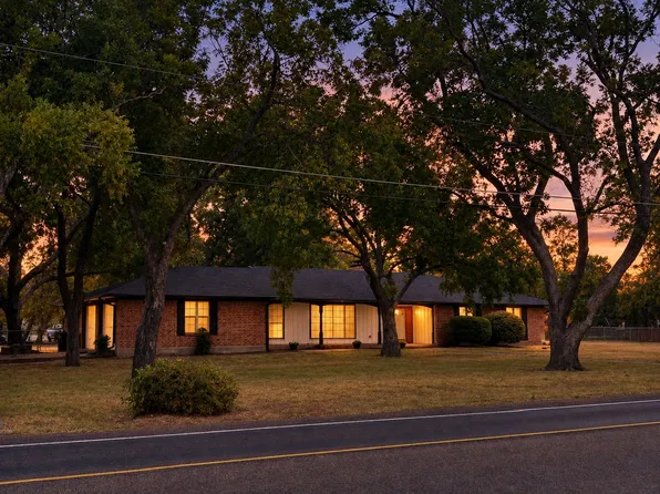 108 W Lewis St, Crandall, TX 75114