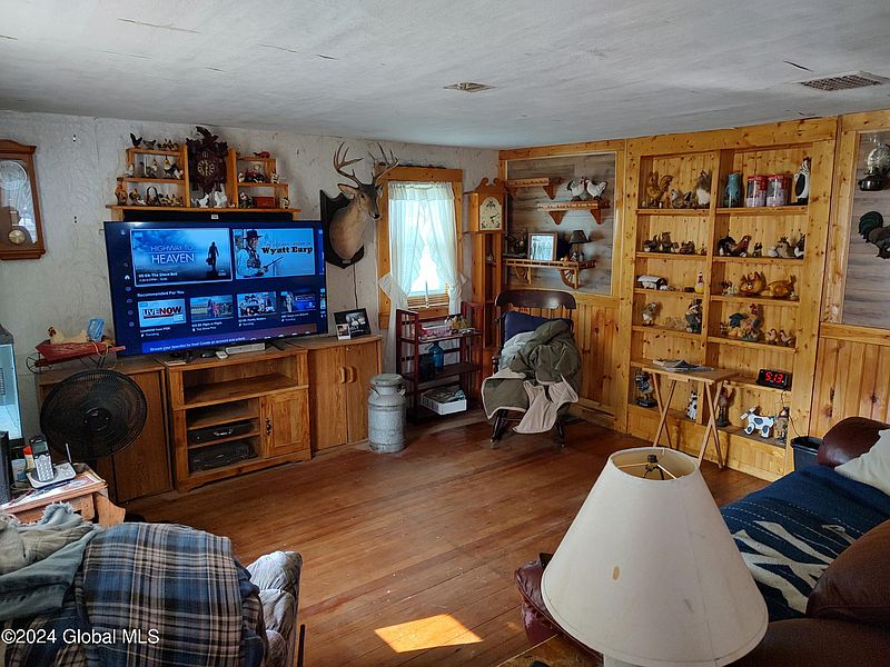 5th image of 47 E Main Street