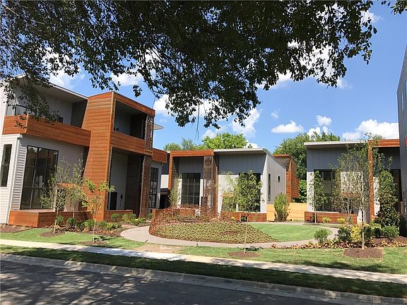 2nd image of 502 SE Tourmaline Mews St