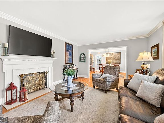 4th image of 333 W Main St