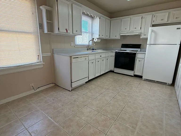 1225 W Main St — Photo 9