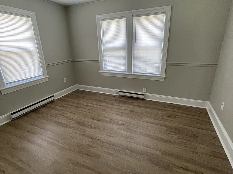122 Marshall St — Photo 11