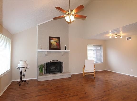 3rd image of 2309 Montclair Dr