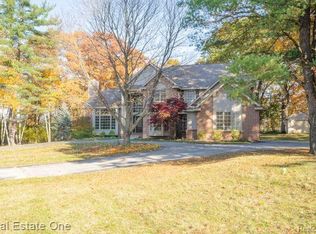 2700 Stanton Rd, Oxford, MI 48371