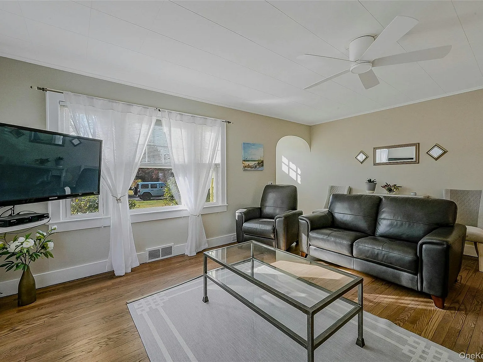 3 bed, 1.5 bath, 1578 sqft, $10,000 — Photo 4