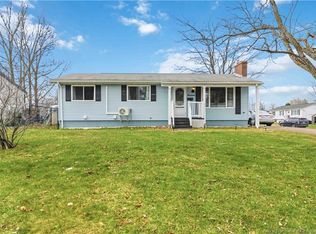 14 Finnamore St, Oromocto, NB E2V 2J7