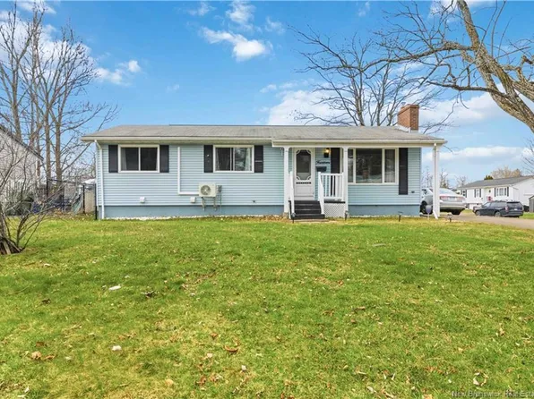 14 Finnamore St, Oromocto, NB E2V 2J7