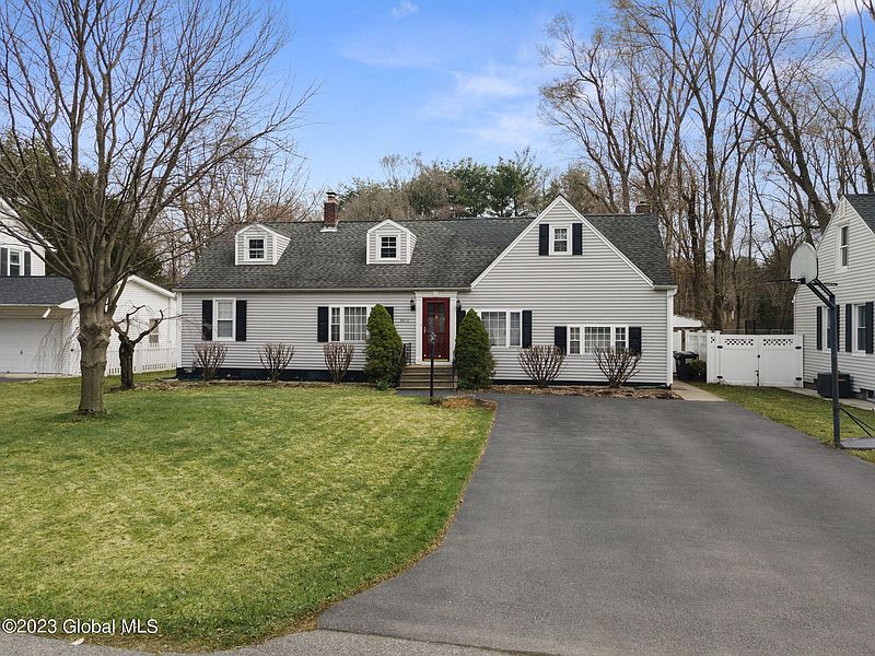 2nd image of 3013 Evelyn Drive