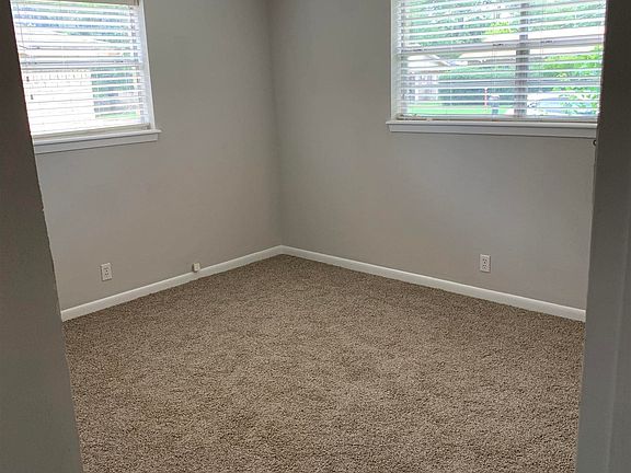 4th image of 1740 Meadowbrook Ln